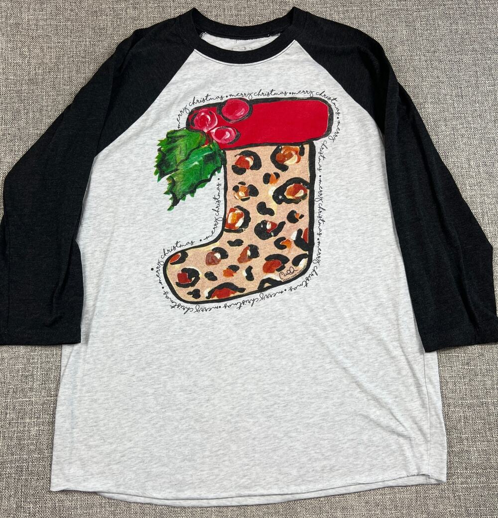 Texas True Threads Callie's Christmas Stocking Raglan Tee Women's M Leopard